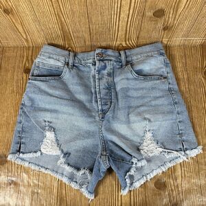 Re Generation Shorts Women’s Juniors Size 30 / 11 Raw Hem Button Fly Light Wash